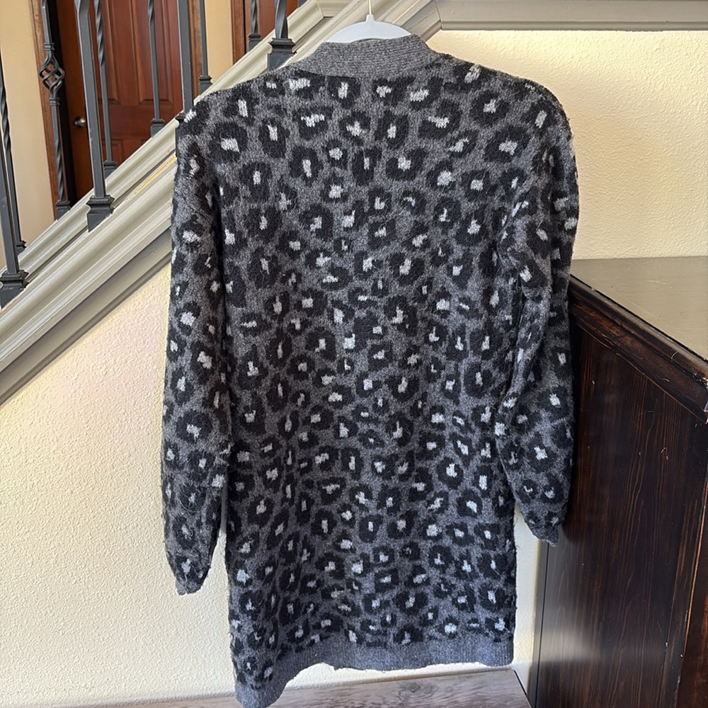 Abercrombie & Fitch Gray & Black Leopard Print Cardigan Size XS - Picture 6 of 16